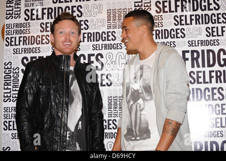 Ian Bell & Jermaine Stand Selfridges Coordonnateur de la fête de lancement tenue à l'emblématique magasin Selfridges Birmingham - Arrivées Banque D'Images