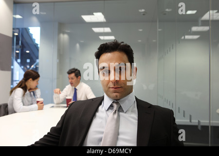 Businessman sitting in meeting room Banque D'Images
