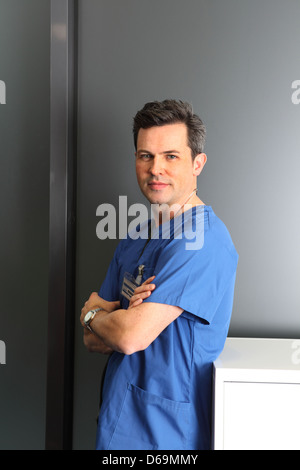 Nurse standing in hospital Banque D'Images