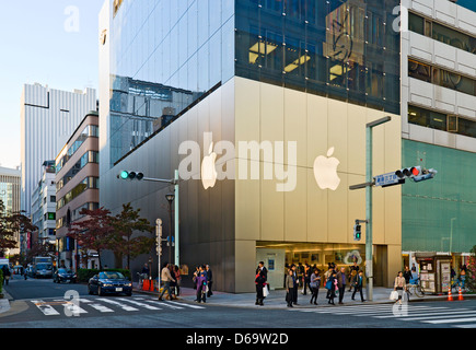 Tokyo, Japon. Ginza, Chuo Dori, l'Apple Store. Banque D'Images