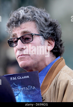 Paul Michael Glaser tournage célébrités une comparution sur entertainment news programme 'Extra' Los Angeles, Californie - Banque D'Images