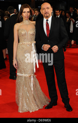 Daniela Lavender et Sir Ben Kingsley Royal Film Performance : Hugo en D à Odéon Leicester Londres, SquareArrivals Banque D'Images