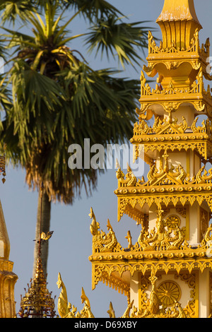 Les flèches, stupas et les pagodes de l'ensemble du Temple Shwedagon à Yangon, Myanmar Banque D'Images