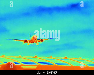 Image thermique d'avion avec sky Banque D'Images