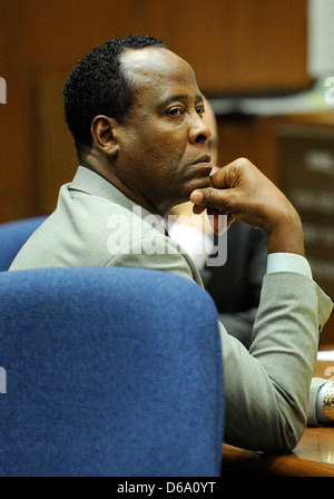 Le Dr Conrad Murray écoute l'avocat de la défense Ed Chernoff ( photo) le cours de clôture de la défense donne des arguments au cours de la dernière Banque D'Images