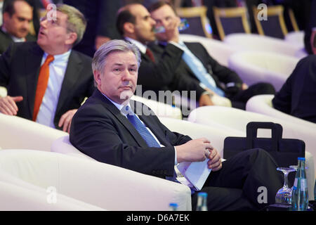 Allemagne, Berlin. 15 avril, 2013. La participation conjointe du Premier Ministre Cheikh Hamad bin Jassim Bin Jabor Al Thani du Qatar, la chancelière allemande, Angela Merkel, et Klaus Wowereit (SPD), Maire de Berlin, à l'ouverture de la 'Business & Investment au Qatar Forum' du Maritim Hotel Berlin à Berlin. Sur la photo : Klaus Wowereit (SPD), Maire de Berlin, Banque D'Images