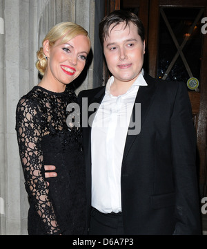 Megan et RJ Gibb, lors de la première mondiale de Titanic Requiem tenu au Central Hall Westminster. Londres, Angleterre - 10.04.12 Banque D'Images