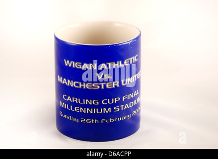 Carling Cup Finale de Coupe de Ligue de 2006 mug commémorative pour Wigan Athletic vs Manchester United. Banque D'Images