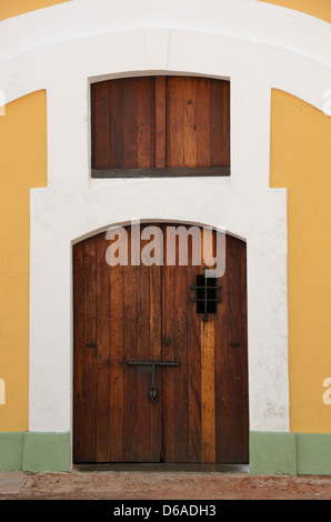 Porte en bois à El Morro, Site Historique National de San Juan, San Juan, Puerto Rico Banque D'Images