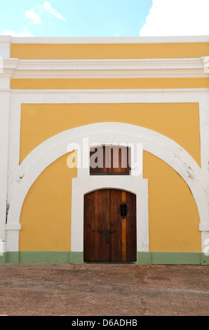 Porte en bois à El Morro, Site Historique National de San Juan, San Juan, Puerto Rico Banque D'Images