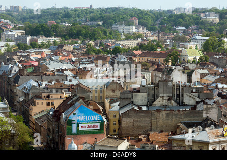 Lviv, Ukraine, vue depuis la tour de ville dans le vieux quartier à l'extérieur de la vieille ville Banque D'Images