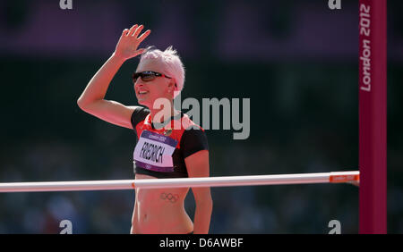 Ariane Friedrich de Allemagne réagit en qualification du saut en hauteur à l'athlétisme, l'Athlétisme en stade olympique au Jeux Olympiques de 2012 à Londres, Londres, Grande-Bretagne, 09 août 2012. Photo : Michael Kappeler dpa  + + +(c) afp - Bildfunk + + + Banque D'Images
