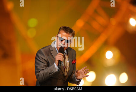 Chanteur Suggs McPherson de folie effectue au stade olympique lors de la cérémonie de clôture des Jeux Olympiques de 2012 à Londres, Londres, Angleterre, 12 août 2012. Photo : Marius Becker dpa  + + +(c) afp - Bildfunk + + + Banque D'Images