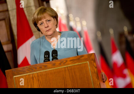 La chancelière allemande, Angela Merkel (CDU) prend la parole à une conférence de presse à l'édifice du parlement à Ottawa, Canada, 16 août 2012. Merkel est en ce moment sur une visite de deux jours à Ottawa et Halifax. Photo : KAY NIETFELD Banque D'Images