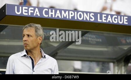 Mönchengladbacher der Trainer Lucien Favre am Freitag (21.08.2012) à Mönchengladbach Borussia Mönchengladbach beim Spiel die gegen Dynamo Kyiv. Roland Weihrauch dpa/lnw Banque D'Images