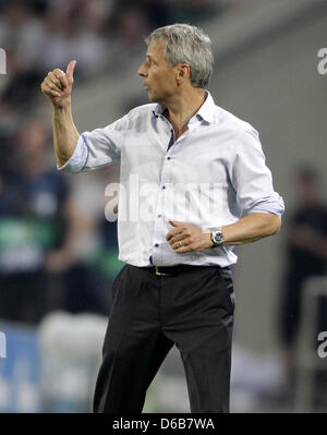 Mönchengladbacher der Trainer Lucien Favre am Freitag (21.08.2012) à Mönchengladbach Borussia Mönchengladbach beim Spiel die gegen Dynamo Kyiv. Roland Weihrauch dpa/lnw Banque D'Images