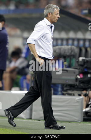 Mönchengladbacher der Trainer Lucien Favre am Freitag (21.08.2012) à Mönchengladbach Borussia Mönchengladbach beim Spiel die gegen Dynamo Kyiv. Roland Weihrauch dpa/lnw Banque D'Images