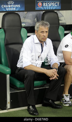 Mönchengladbacher der Trainer Lucien Favre am Freitag (21.08.2012) à Mönchengladbach Borussia Mönchengladbach beim Spiel die gegen Dynamo Kyiv. Roland Weihrauch dpa/lnw Banque D'Images