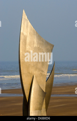 'Les Braves' Anilore Banon sculpture (détail), 60 ème anniversaire du débarquement en Normandie, Omaha Beach, Normandie, France Banque D'Images