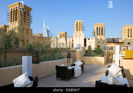 Dubaï, un bar-restaurant en plein air du Madinat Jumeirah resort Banque D'Images