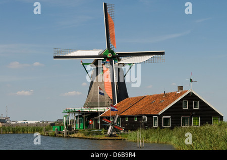 Moulin à Zaanse Schans, près d'Amsterdam, Pays-Bas Banque D'Images