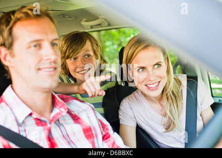 Family riding in car ensemble Banque D'Images