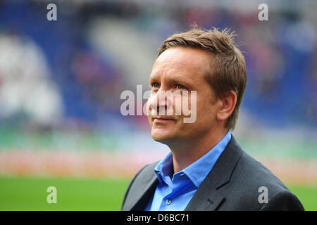 Le directeur sportif de Schalke Horst Heldt sourit au cours de la Bundesliga match de foot entre Hanovre et 96 Schalke 04 à l'AWD-Arena à Hanovre, Allemagne, 26 août 2012. Photo : Revierfoto Banque D'Images