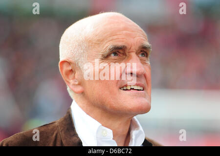 Président du Hanovre Martin Genre sourit au cours de la Bundesliga match de foot entre Hanovre et 96 Schalke 04 à l'AWD-Arena à Hanovre, Allemagne, 26 août 2012. Photo : Revierfoto Banque D'Images