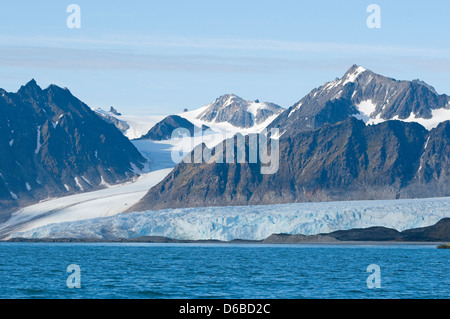 La Norvège, l'archipel du Svalbard, Spitzberg, beau paysage de glacier en recul robuste en été. Banque D'Images