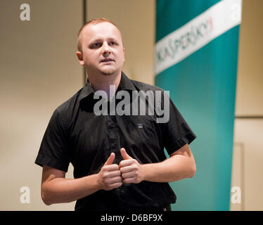 Malware Analyst au sein de Kaspersky Lab et d'anti-virus informatique expert de la sécurité informatique, Kaspersky entreprise Marco Preuss, prend la parole à une conférence de presse à l'exposition de Radio International (CDI) 2012 à Berlin, Allemagne, 30 août 2012. Cdi a lieu entre le 31 août et le 05 septembre 2012 au centre de foire commerciale en vertu de la tour radio. Photo : ROBERT SCHLESINGER Banque D'Images