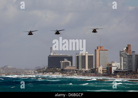 CH-53 Sea Stallion ou hélicoptères Sikorsky de l'air israélienne volant au-dessus de Tel Aviv ISRAËL Banque D'Images