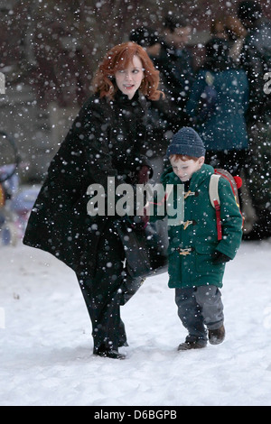 Christina Hendricks sur l'ensemble de 'Je ne vois pas comment elle fait n'Kw' tournage à Manhattan, New York City, USA Banque D'Images