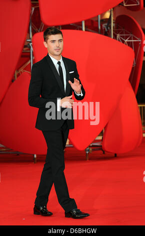 L'acteur américain Zac Efron arrive pour la première du film "à tout prix" au 69ème Festival du Film de Venise à Venise, Italie, 31 août 2012. Photo : Jens Kalaene dpa Banque D'Images