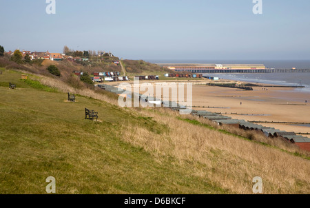 Walton pier et plage de sable à Frinton and on Sea, Essex, Angleterre Banque D'Images