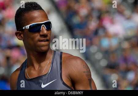 Athlète allemand Raphael Holzdeppe s'échauffe pour la perche au défi mondial d'athlétisme ISTAF au Stade Olympique de Berlin, Allemagne, 02 septembre 2012. Photo : SVEN HOPPE Banque D'Images