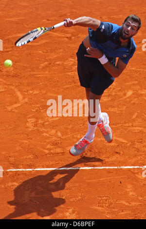 MONTE CARLO, MONACO - 16 avril : Benoit Paire de France joue un tourné lors de son premier match contre Richard Gasquet de France (pas sur la photo) le deuxième jour de l'ATP Masters de Monte Carlo, du Monte-Carlo Sporting Club le 16 avril 2013 à Monte-Carlo, Monaco. (Photo de Mitchell Gunn/ESPA) Banque D'Images