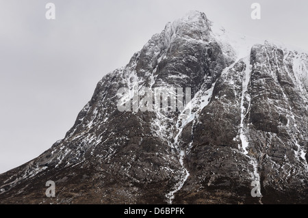 Vue rapprochée de Stob Dearg en hiver, Buachaille Etive Mor, les Highlands écossais Banque D'Images