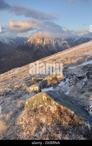 Tôt le matin, la lumière d'hiver sur Stob, Buachaille Etive Mor Dearg, extraite du Beinn a' Chrulaiste, Glencoe, Highands écossais Banque D'Images