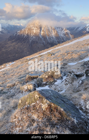 Tôt le matin, la lumière d'hiver sur Stob, Buachaille Etive Mor Dearg, extraite du Beinn a' Chrulaiste, Glencoe, Highands écossais Banque D'Images