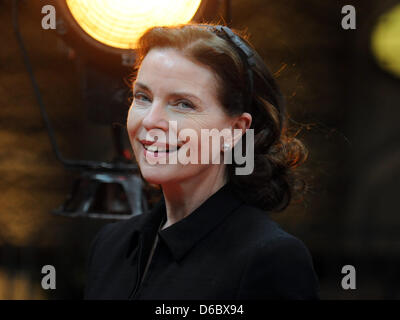 Gudrun Landgrebe actrice pose sur le tapis rouge au cinéma Delphi Palace à l'occasion de la première allemande du film 'l'artiste' à Berlin, Allemagne, 03 janvier 2012. Le film va commencer à montrer dans les salles allemandes le 26 janvier 2012. Le noir et blanc film muet est l'une des est un candidat sérieux pour le Golden Globe. Photo : Britta Pedersen Banque D'Images