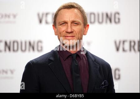 L'acteur britannique Daniel Craig assiste à la première Allemande de son nouveau film 'The Girl with the Dragon Tattoo' au CineStar Sony Center de Berlin, Allemagne, 05 janvier 2012. Le film est la première des trois versions cinématographiques de Stieg Larssons bestseller 'La Trilogie du Millénaire'. Le film arrive les salles allemandes le 12 janvier 2012. Photo : Sebastian Kahnert Banque D'Images