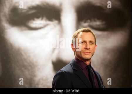 L'acteur britannique Daniel Craig assiste à la première Allemande de son nouveau film 'The Girl with the Dragon Tattoo' au CineStar Sony Center de Berlin, Allemagne, 05 janvier 2012. Le film est la première des trois versions cinématographiques de Stieg Larssons bestseller 'La Trilogie du Millénaire'. Le film arrive les salles allemandes le 12 janvier 2012. Photo : Sebastian Kahnert Banque D'Images