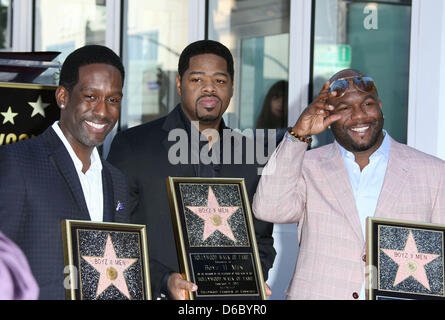 Musiciens Nathan Morris (l-r), Shawn Stockman et Wanya Morris assister à la cérémonie célébrant la nouvelle Star pour un groupe américain Boyz II Men sur le Hollywood Walk of Fame à Los Angeles, USA, le 05 janvier, 2012. Photo : Hubert Boesl Banque D'Images