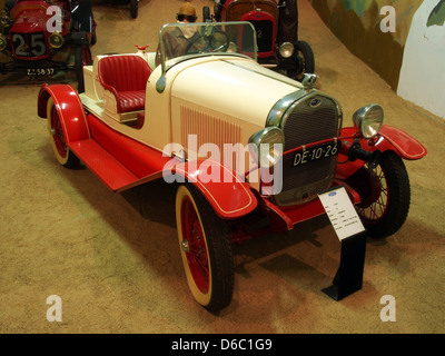 La Ford A Speedster 1929 est un exemple classique du design automobile du début du XXe siècle, avec un design sportif et élégant qui a plu aux passionnés de l'époque. Banque D'Images