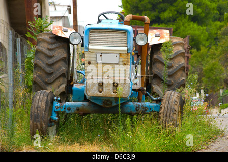 Le vieux tracteur Banque D'Images
