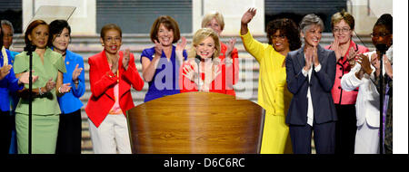 Représentant des États-Unis Carolyn Maloney (démocrate de New York), avec les remarques des femmes démocratiques de la Chambre lors de la Convention nationale démocrate de 2012 à Charlotte, Caroline du Nord, le mardi 4 septembre 2012. .Credit : Ron Sachs / CNP.(RESTRICTION : NO New York ou le New Jersey Journaux ou journaux dans un rayon de 75 km de la ville de New York) Banque D'Images