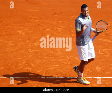 MONTE CARLO, MONACO - 16 avril : Open de Paris-bercy de France en action pendant la deuxième tour avec Nikolay Davydenko de Russie (pas sur la photo) le deuxième jour de l'ATP Masters de Monte Carlo, du Monte-Carlo Sporting Club le 16 avril 2013 à Monte-Carlo, Monaco. (Photo de Mitchell Gunn/ESPA) Banque D'Images