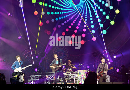 Groupe de rock britannique Coldplay Mylo Xyloto effectue pendant leur visite de la Rheinenergie Stadion à Cologne, Allemagne, 4 septembre 2012. Photo : Wolfgang Heisel Banque D'Images