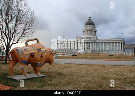Statue maternité et Bâtiment du Capitole de l'Utah, Salt Lake City, Utah Banque D'Images