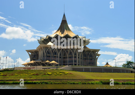 Assemblée législative de l'État de Sarawak sur l'édifice de la rivière Sungai Sarawak à Kuching, Sarawak, Bornéo Banque D'Images